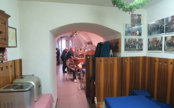 Bar R (20)
